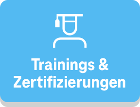 Icon einer Person mit Doktorhut und Schriftzug "Trainings & Zertifizierungen"
