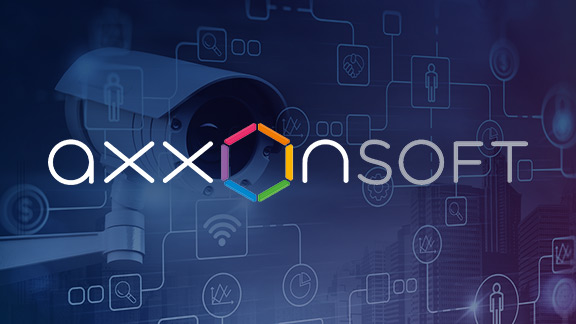Axxonsoft Logo vor einem Hintergrund mit einer Überwachungskamera.
