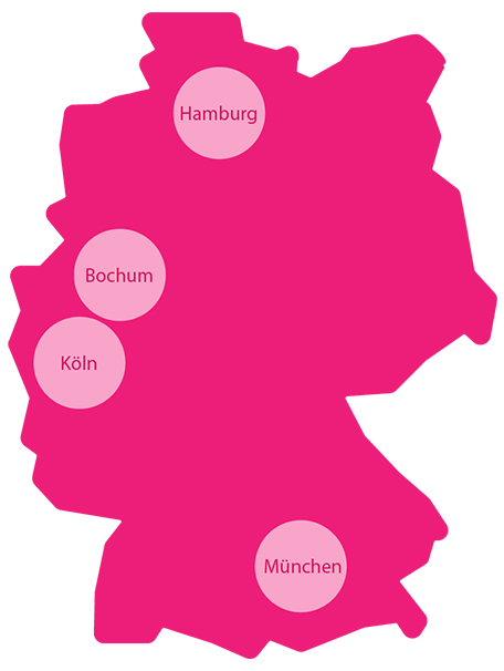 Magentafarbene Karte mit den Städten Hamburg, Bochum, Köln und München in Kreisen hervorgehoben.